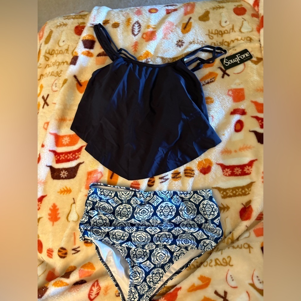 New-Elegant classic 2piece 
Blue & White Bikini 
Padded adjustable straps